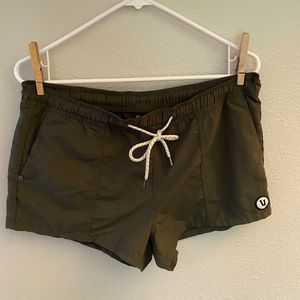 Vuori women's board short, medium, green